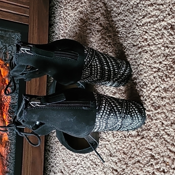 Audrey Brooke Black/White heels Audrey Brooke Black/White heels Audrey Brooke Bl - Picture 5 of 16